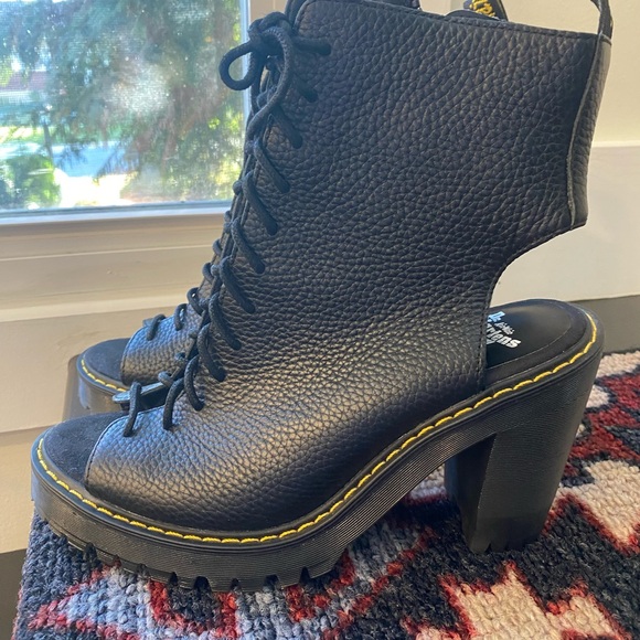 Dr. Martens Carmelita Open Heel Lace - Picture 9 of 10